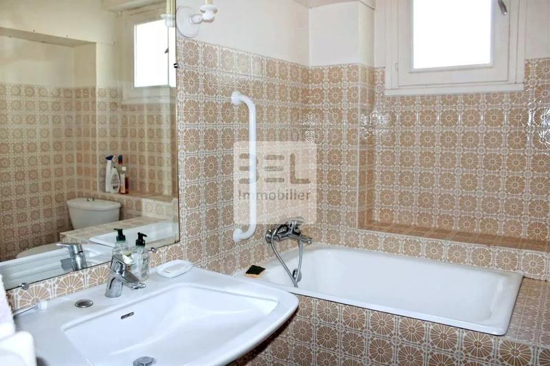 Villa - 228 m² - 10 pièces