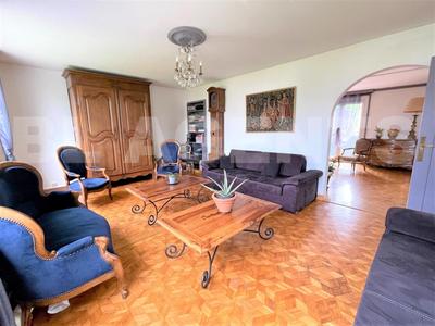 Maison - 240 m² - 12 pièces