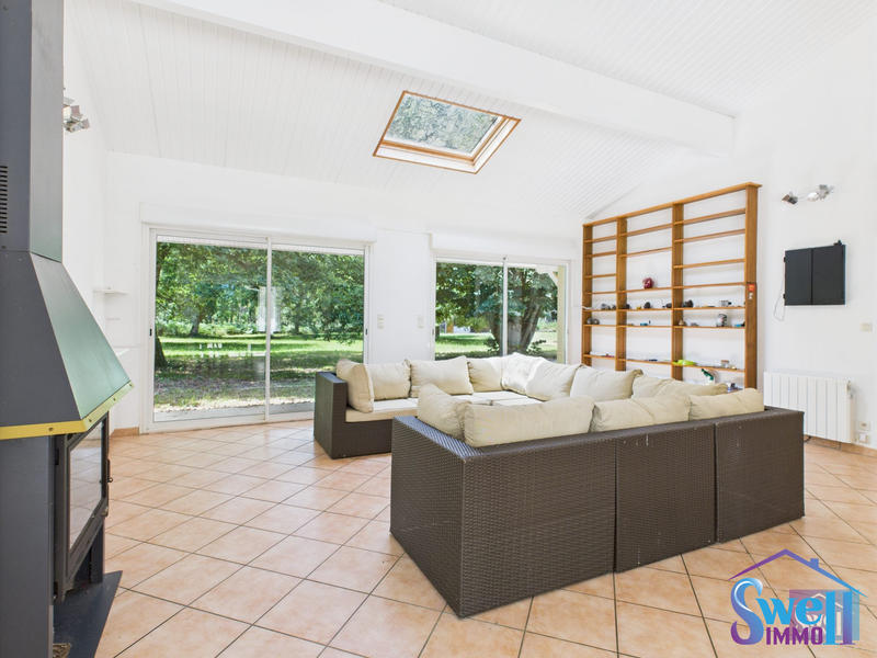 Maison contemporaine - 272 m² - 9 pièces