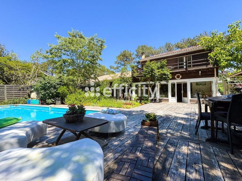 Maison - 182 m² - 9 pièces