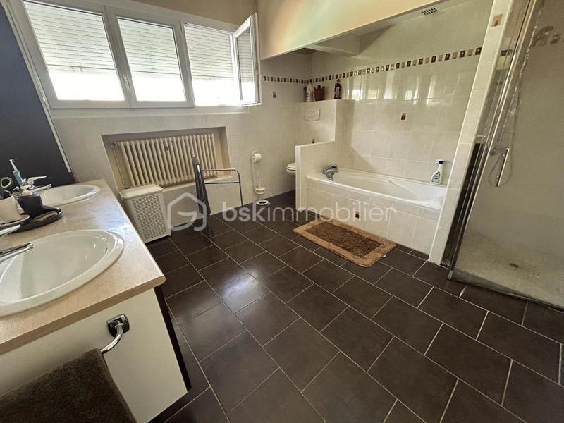Propriété - 453 m² - 11 pièces