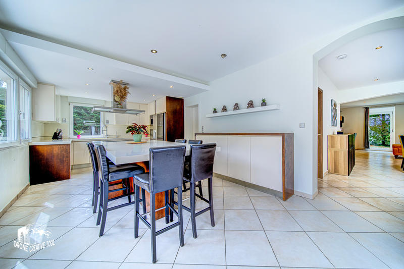 Maison - 280 m² - 7 pièces