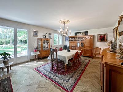 Propriété - 167 m² - 6 pièces