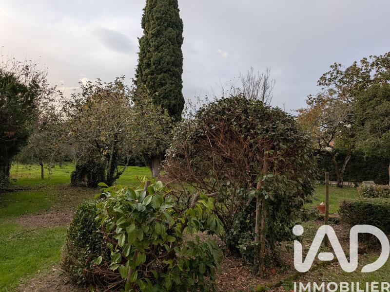 Maison - 235 m² - 10 pièces