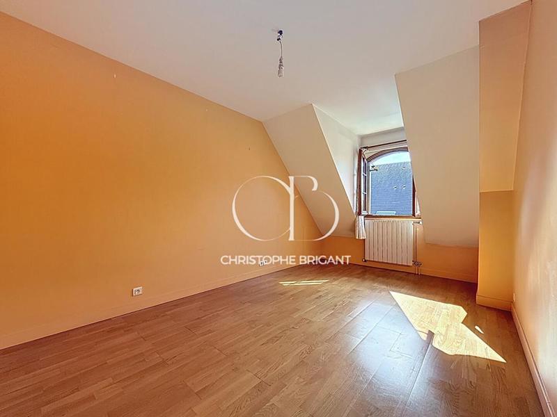 Maison - 200 m² - 8 pièces