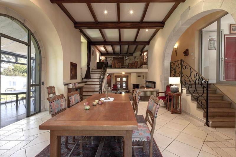 Propriété - 413 m² - 10 pièces