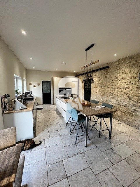 Maison ancienne - 240 m² - 10 pièces