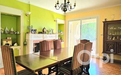 Propriété - 561 m² - 11 pièces