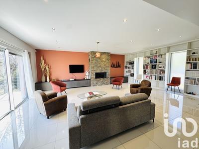 Maison - 220 m² - 6 pièces