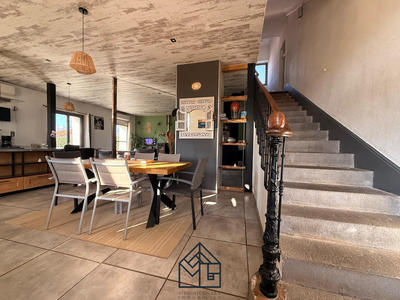 Maison - 242 m² - 7 pièces