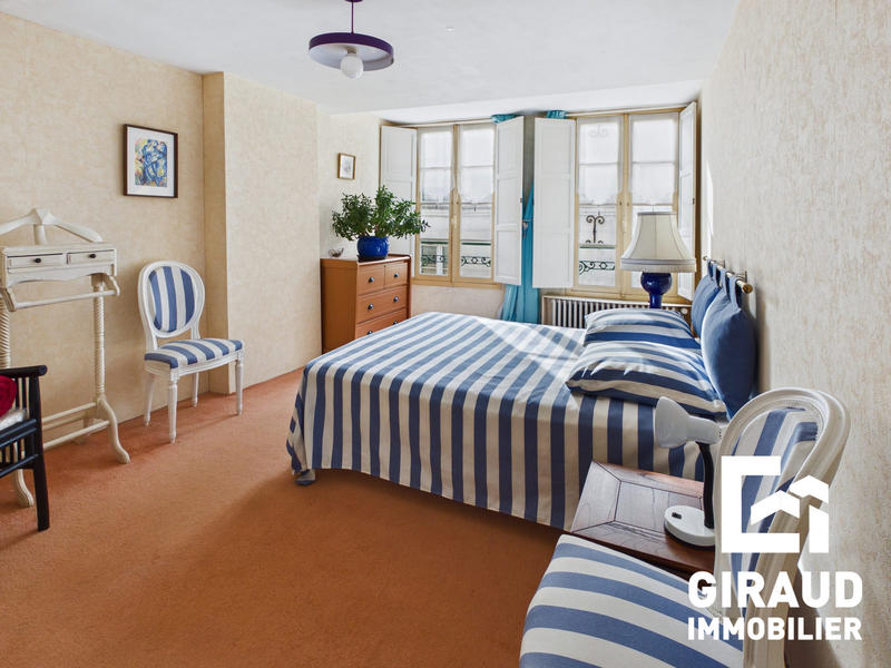 Maison ancienne - 178 m² - 8 pièces