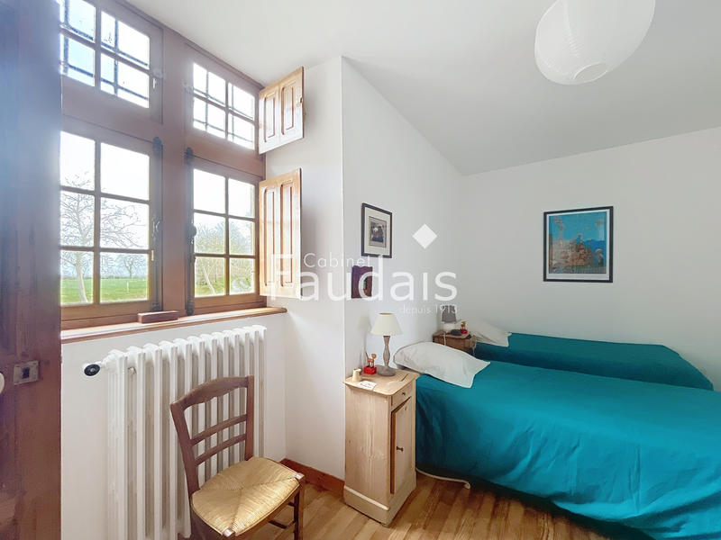 Maison - 280 m² - 10 pièces