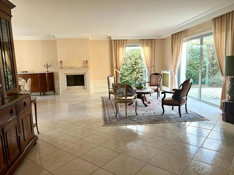 Villa - 230 m² - 8 pièces