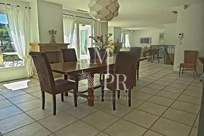 Villa - 300 m² - 7 pièces