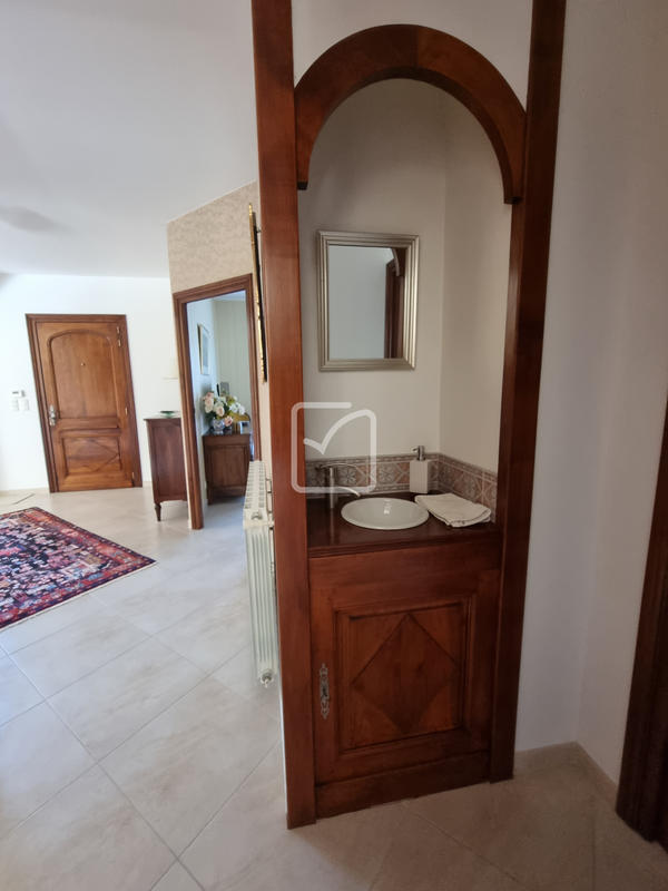 Propriété - 217 m² - 6 pièces