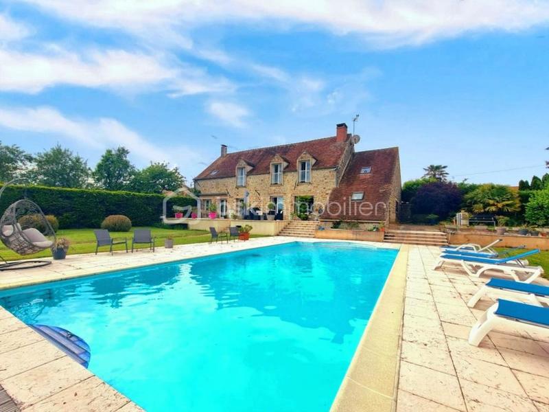 Maison en pierre - 245 m² - 8 pièces