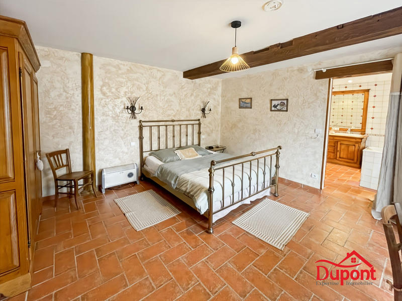 Maison ancienne - 700 m² - 24 pièces