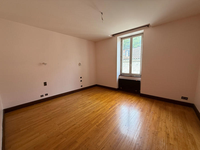 Maison - 228 m² - 9 pièces