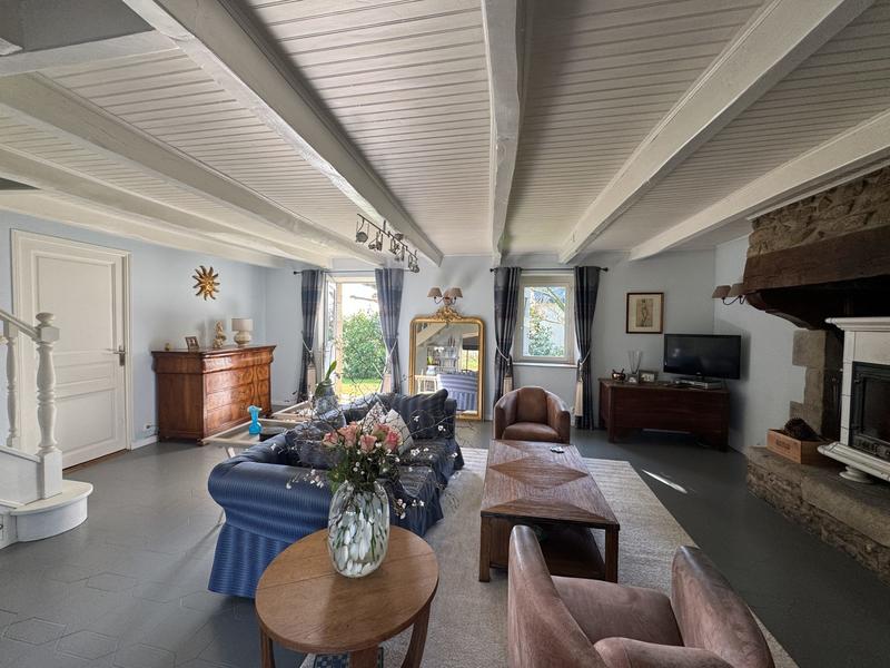 Maison - 201 m² - 7 pièces