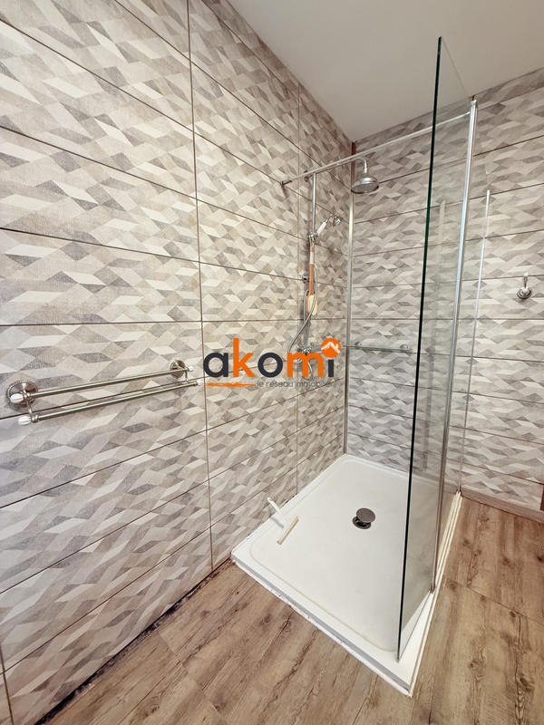 Maison - 230 m² - 7 pièces