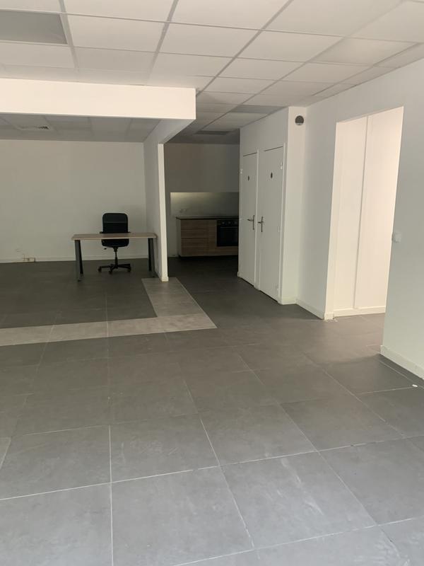 Local commercial - 151 m² - 5 pièces