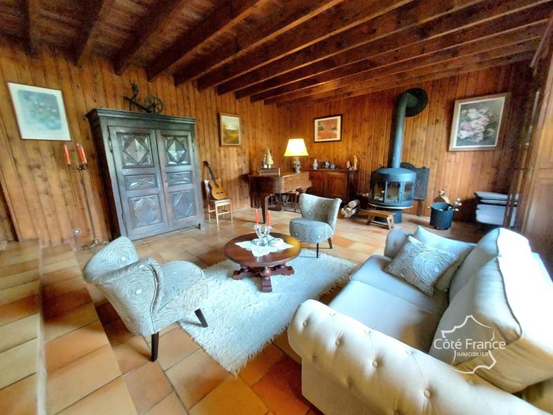 Propriété - 253 m² - 7 pièces