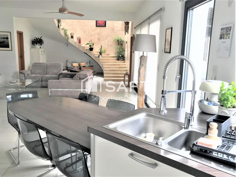 Maison - 251 m² - 11 pièces