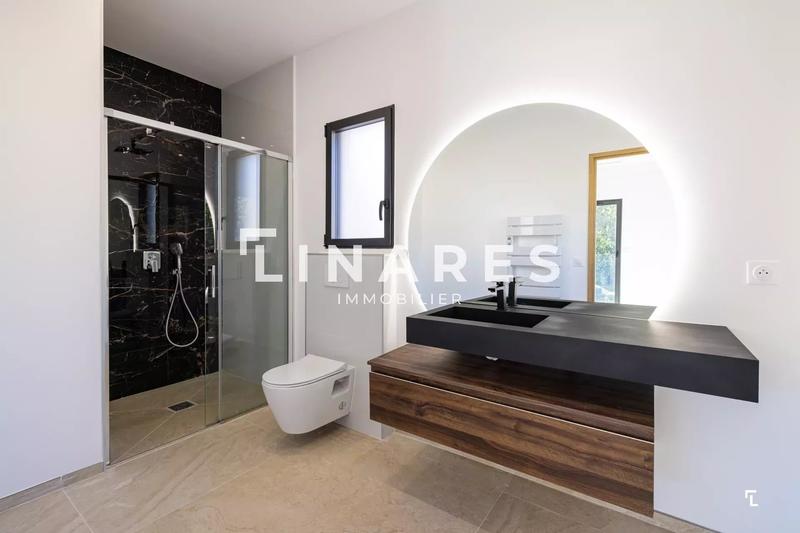 Maison - 234 m² - 7 pièces