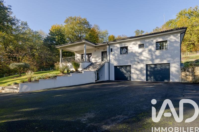 Maison - 201 m² - 6 pièces