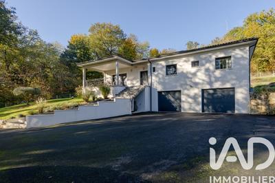 Maison - 201 m² - 6 pièces