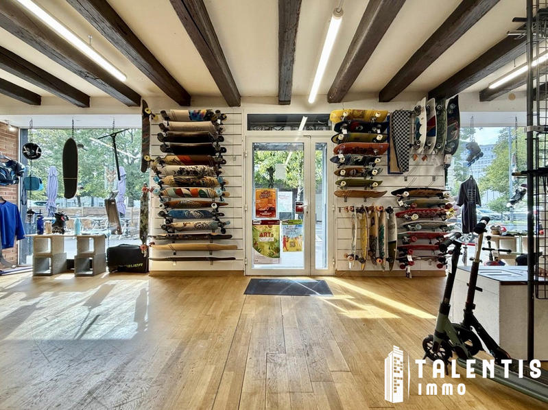 Local commercial - 121 m² - 4 pièces