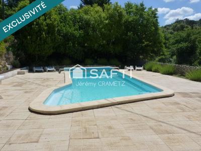 Maison - 362 m² - 10 pièces