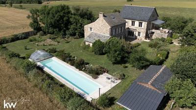 Corps de ferme - 251 m² - 11 pièces