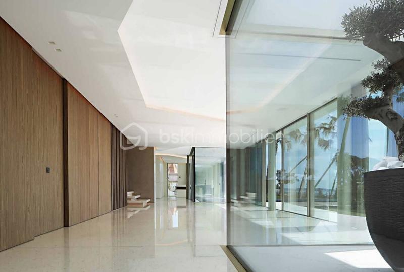 Maison - 435 m² - 7 pièces