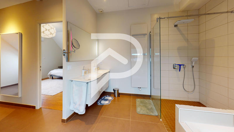 Maison - 270 m² - 8 pièces