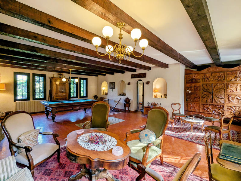 Maison - 200 m² - 7 pièces