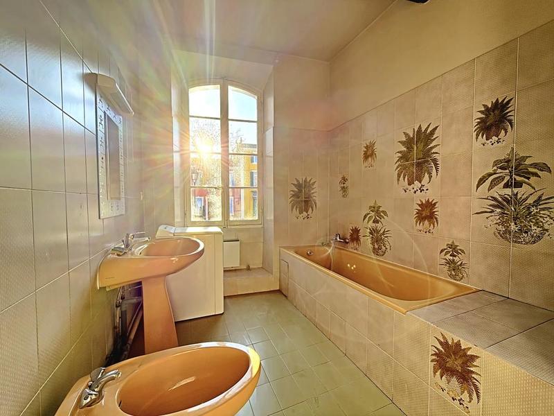 Maison - 204 m² - 7 pièces