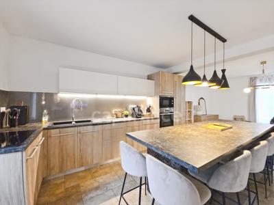 Maison - 200 m² - 7 pièces