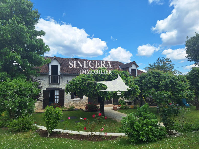 Maison - 230 m² - 8 pièces