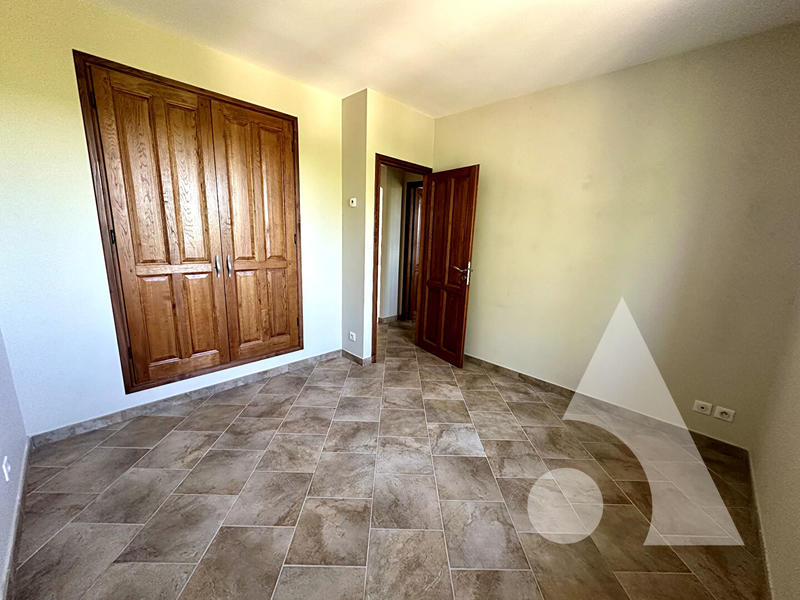 Maison - 226 m² - 8 pièces