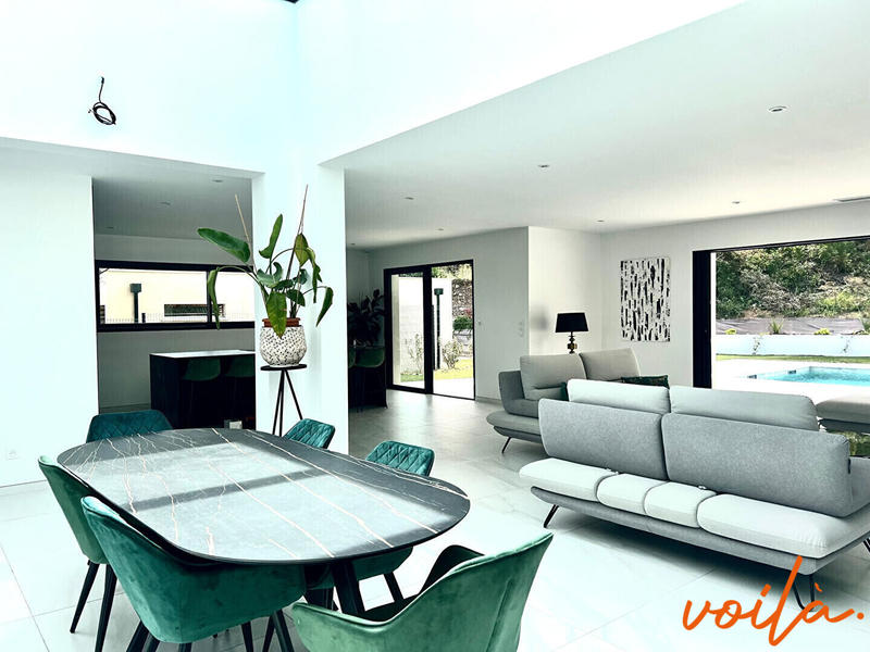 Maison - 237 m² - 4 pièces