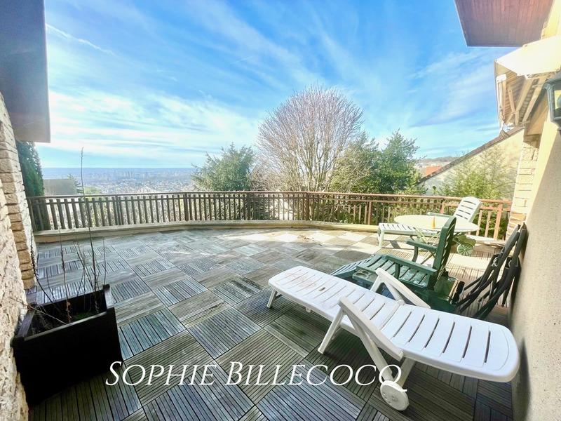 Maison - 248 m² - 8 pièces