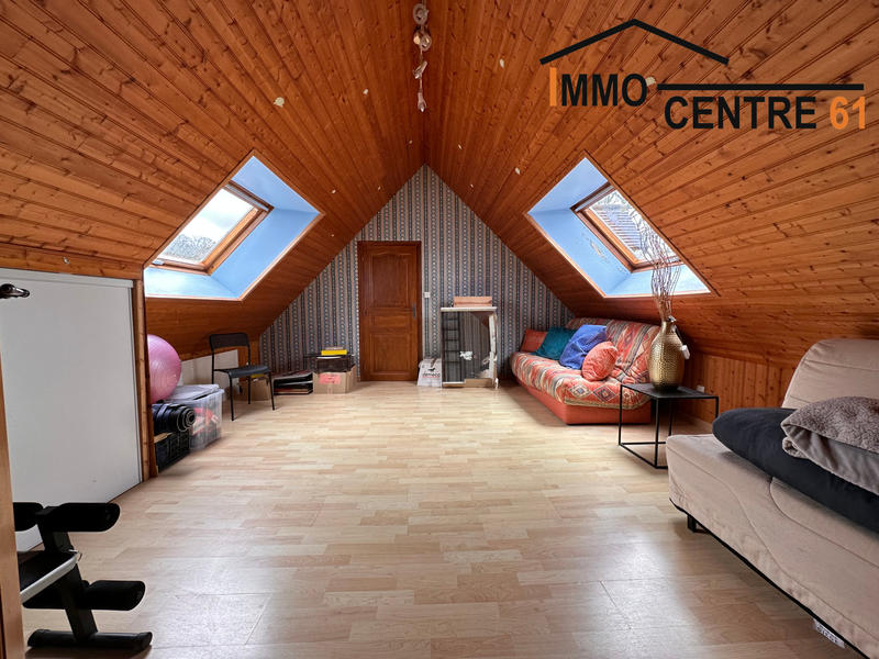 Maison - 238 m² - 10 pièces