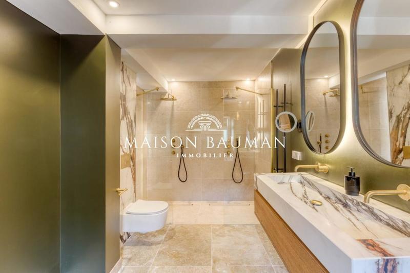 Villa - 300 m² - 8 pièces