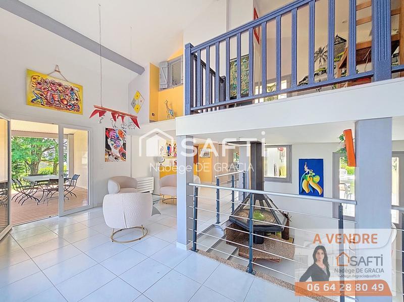 Maison - 263 m² - 7 pièces