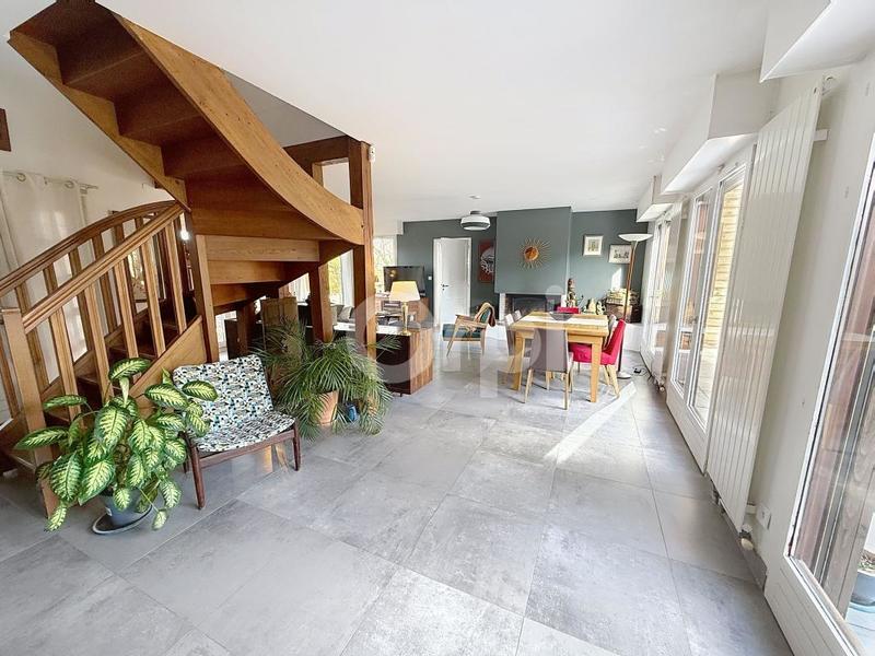 Maison - 180 m² - 6 pièces