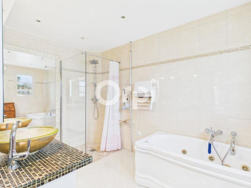 Villa - 285 m² - 9 pièces