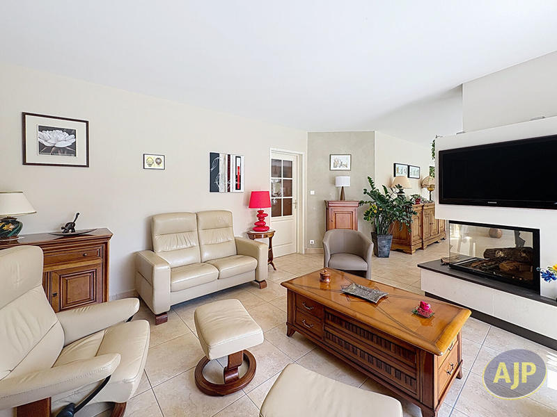 Maison - 205 m² - 8 pièces