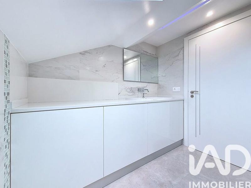 Maison - 159 m² - 7 pièces