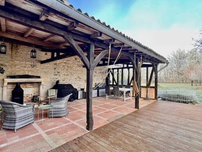 Maison - 231 m² - 7 pièces